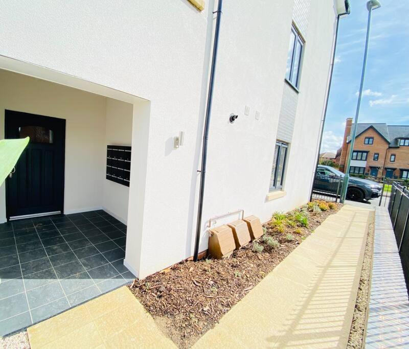Beautiful, Brand New Apartment! Cheltenham Luaran gambar
