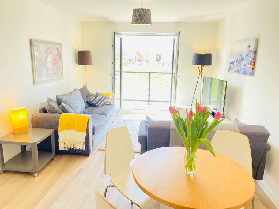 Beautiful, Brand New Apartment! Cheltenham Luaran gambar