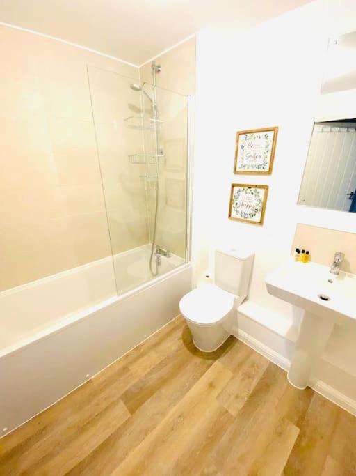 Beautiful, Brand New Apartment! Cheltenham Luaran gambar