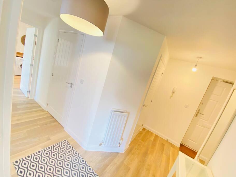 Beautiful, Brand New Apartment! Cheltenham Luaran gambar