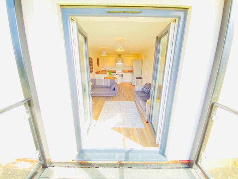 Beautiful, Brand New Apartment! Cheltenham Luaran gambar